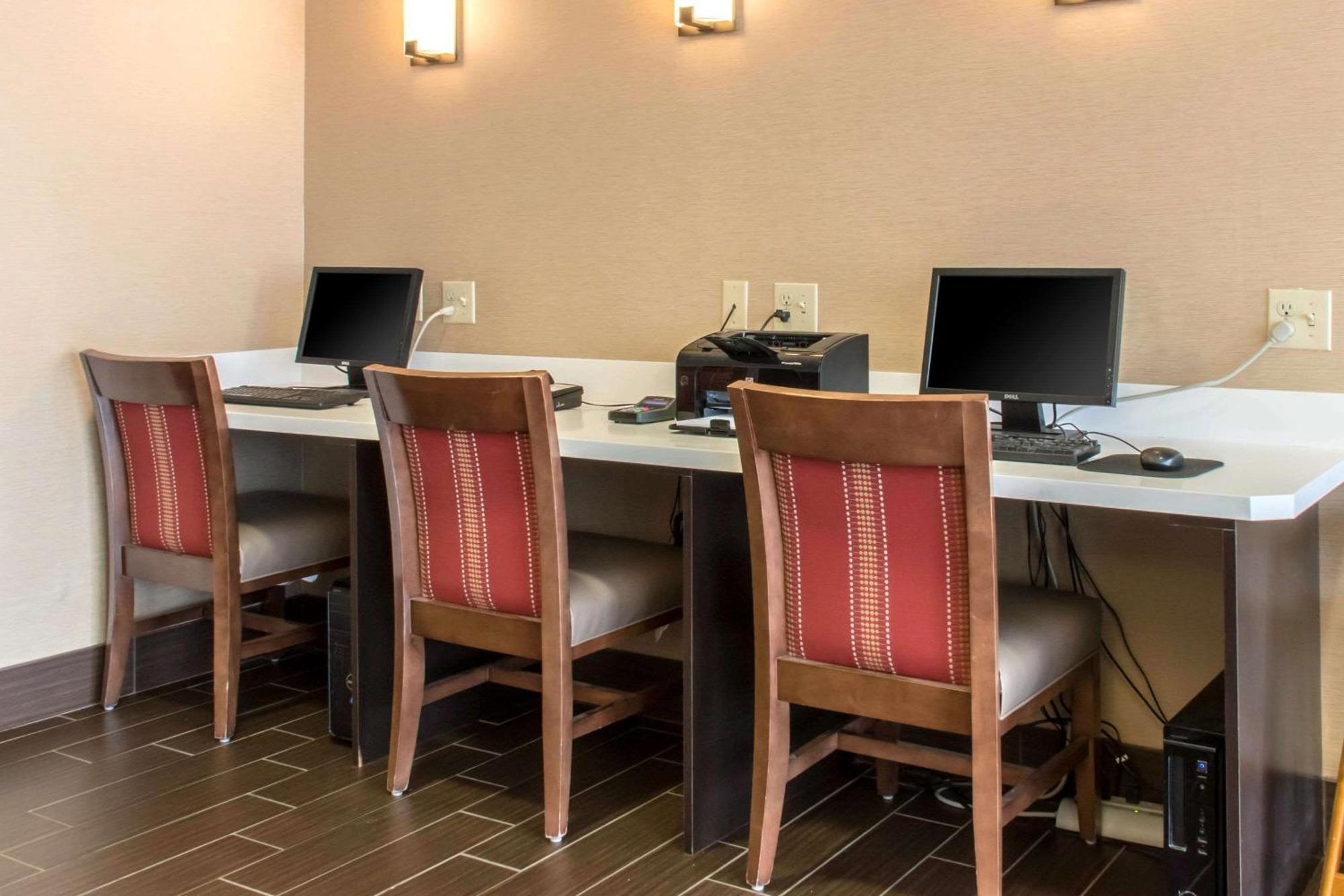 คอมฟอร์ต สวีท สแครนตัน เนียร์ มอนเทจ เมาน์เท็น Hotel ภายนอก รูปภาพ